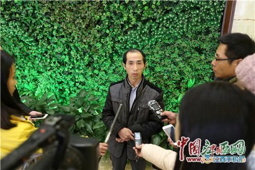 萍鄉(xiāng)“愛心記者”堅守9年奔跑公益路 用大愛為貧弱群眾撐起艷陽天