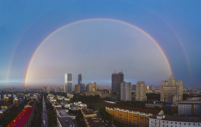 吉林長春雨后出現(xiàn)雙彩虹奇景