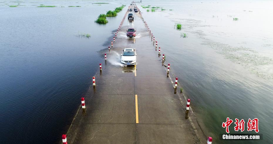 鄱陽湖水位上漲 水上公路成美景