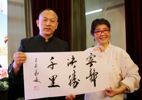 書法家劉俊應(yīng)邀赴巴黎參加“中法建交55周年”書畫展