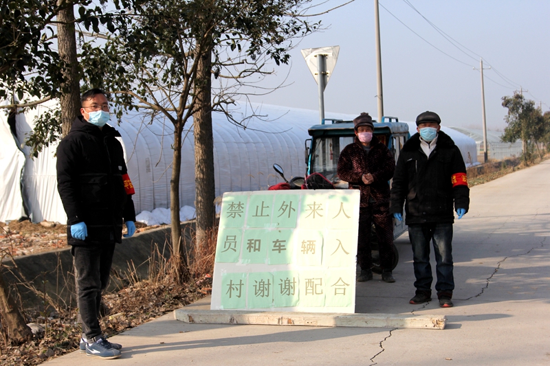 堅守戰(zhàn)“疫”一線 動員群防群控 —市委黨校駐彭廟村第一書記王默權(quán)