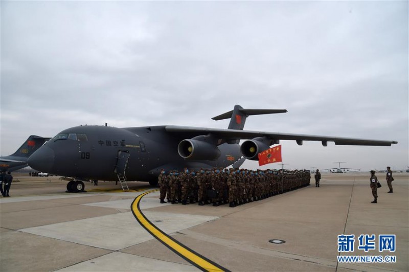 空軍出動3型11架運輸機多地同步向武漢空運醫(yī)療隊員