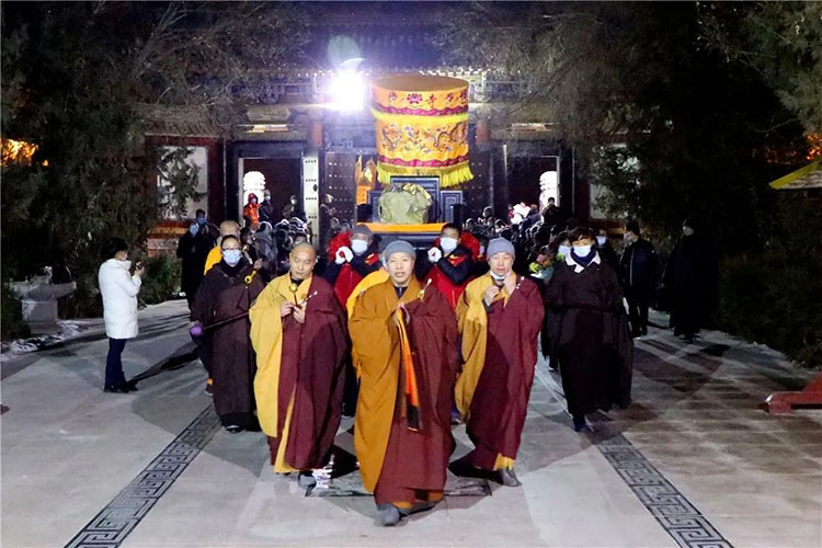 弘法寺隆重舉行恭送本煥長老舍利赴甘肅酒泉敦煌市雷音寺永久供奉法會