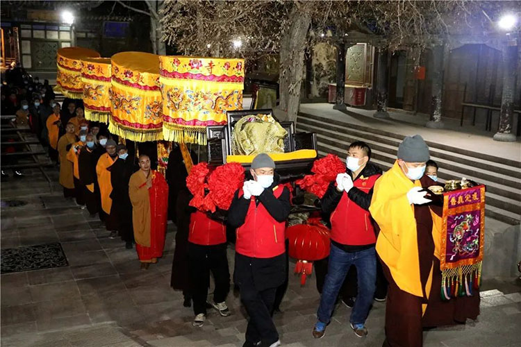 弘法寺隆重舉行恭送本煥長老舍利赴甘肅酒泉敦煌市雷音寺永久供奉法會