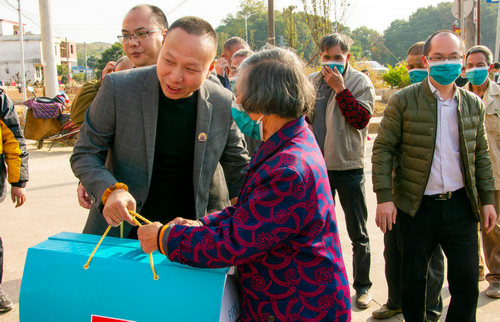 匯能科技向抗疫代表頒獎儀式在教育春晚舉行