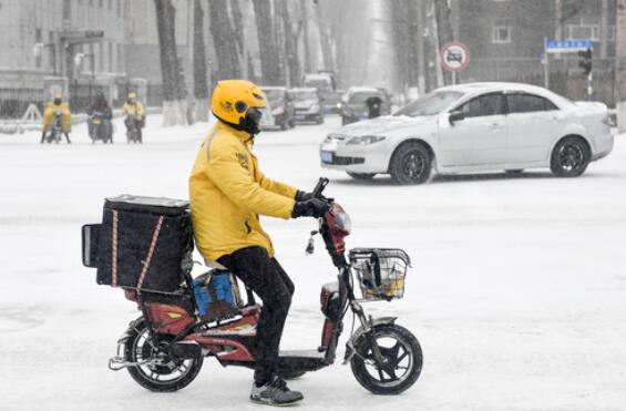 這一天，跟隨外賣小哥“穿街過巷，連接人間煙火”