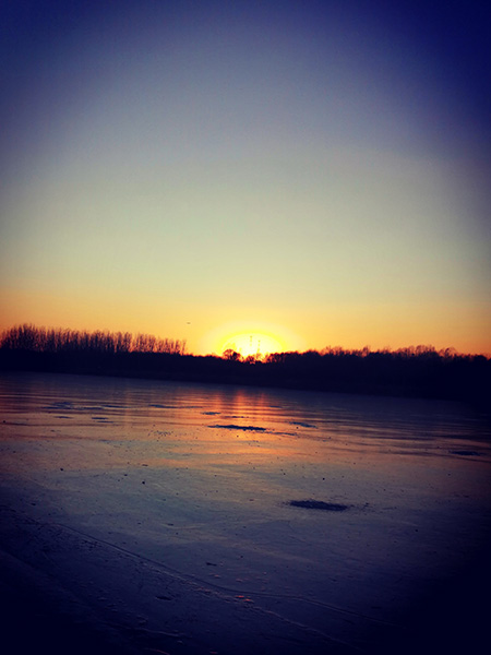 夕陽下的冰封潮白河