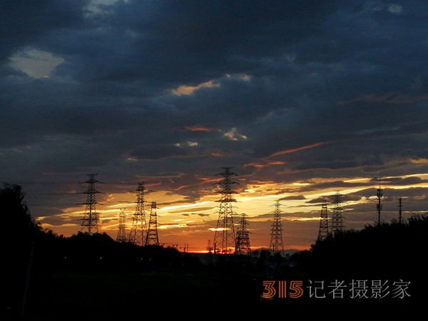 九月初八日雨后晚晴天空如油畫