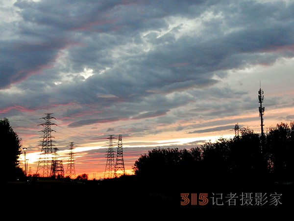 九月初八日雨后晚晴天空如油畫