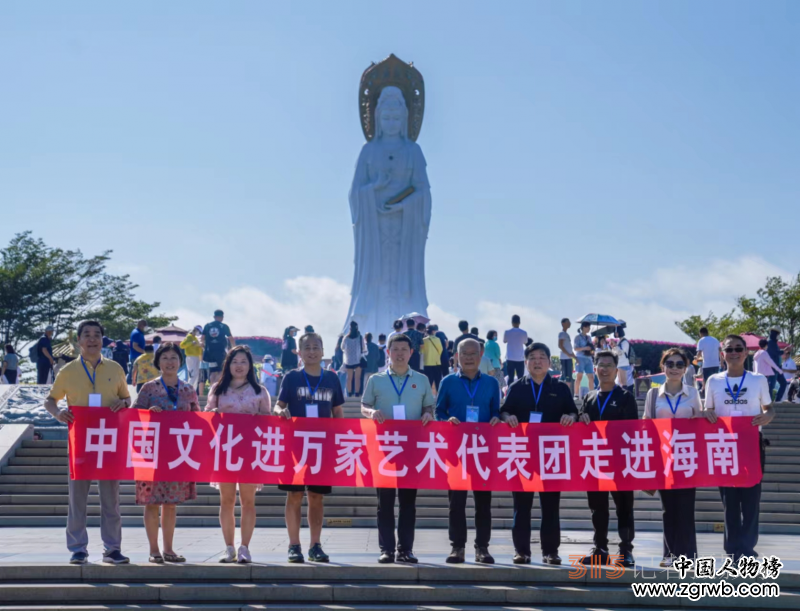 “翰墨飄香 濃淡水墨”—“文化進萬家藝術(shù)代表團走進三亞開展迎春送福系列活動